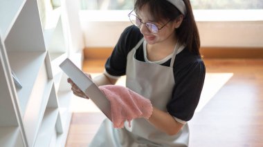 Housewives use towels to wipe things, tables, chairs, display cabinets and glass inside the house, Big cleaning, Housework, Daily routine ,Removes germs and dirt and deep stains, Spray alcohol, Clean up on weekends