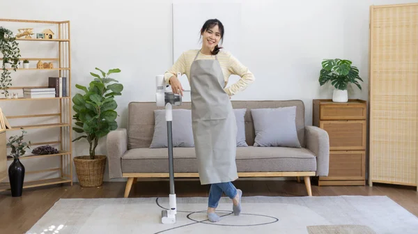 Beautiful Housewife Standing Next Vacuum Cleaner Ready Big House Cleaning — Stockfoto