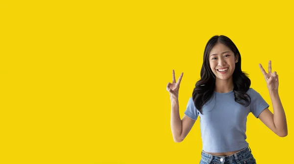 Young Asian Woman Making Two Thumbs Gesture Showing Joy Fun — ストック写真