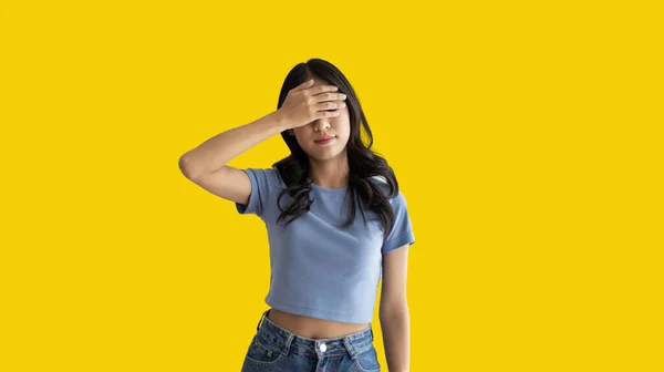 Asian Women Covering Eyes Hands Means Acknowledging Pretending See Use — 스톡 사진