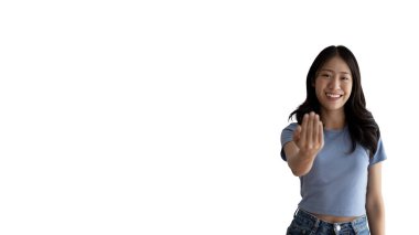 Kadınlar onları ilgi göstermeleri için çağırıyor ya da davet ediyor, bana tıklamayı ya da benimle başvurmayı öneriyor, yardım ve kabullenme veriyor, tek parmakla arıyor, gel ve beni al, beyaz arka plandaki kadın..