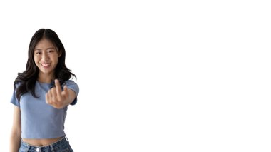 Kadınlar onları ilgi göstermeleri için çağırıyor ya da davet ediyor, bana tıklamayı ya da benimle başvurmayı öneriyor, yardım ve kabullenme veriyor, tek parmakla arıyor, gel ve beni al, beyaz arka plandaki kadın..