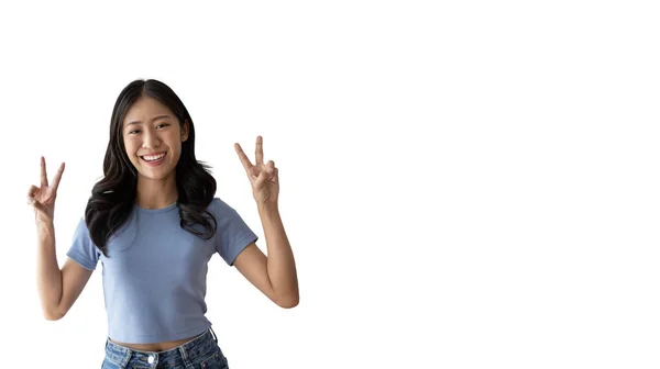 Молодая Азиатка Делает Два Больших Пальца Вверх Показывая Радость Веселье — стоковое фото