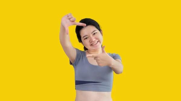 Speelse Jonge Aziatische Vrouw Goed Humeur Poseren Voor Foto Fotolijstje — Stockfoto