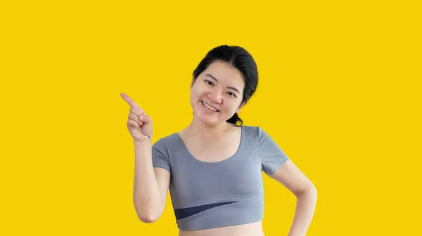 Asian Woman Pointing Finger Inviting Click Here Recommended Follow Direction — Foto Stock