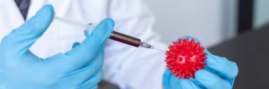 Bilim insanları veya doktorlar, virüs konseptini ortadan kaldırmak için araştırma laboratuvarında analiz ve aşı için yeni virüs türlerinden kan örnekleri topluyorlar..