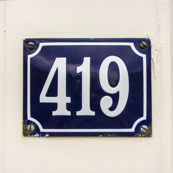 Casa Número Quatrocentos Dezenove Uma Placa Inimiga — Fotografia de Stock