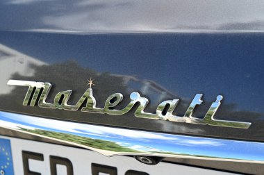 Maserati araba logosu. Yaklaş.