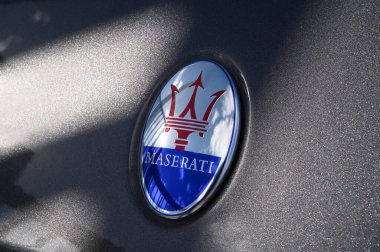 Maserati araba logosu. Yaklaş.