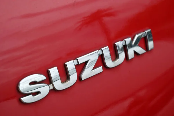 Suzuki Logo Del Coche Cerca — Foto de Stock