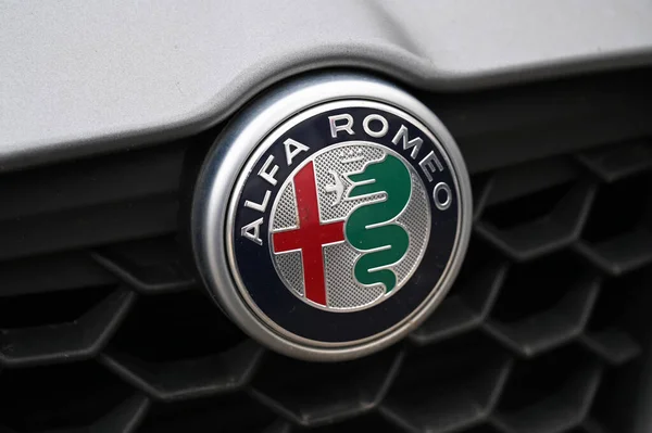 Alfa Romeo Logo Del Coche Cerca — Foto de Stock