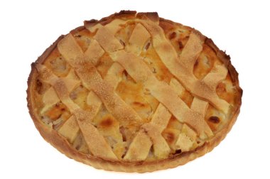 Beyaz arka planda ev yapımı meyveli turta. 