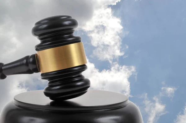 Justice Concept Judge Gavel Close Cloudy Sky Background — Stock Photo, Image