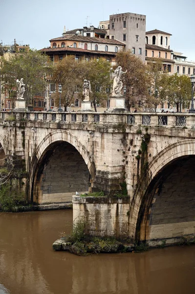 Міст Сан Анджело Перетинає Річку Тибр Римі — стокове фото