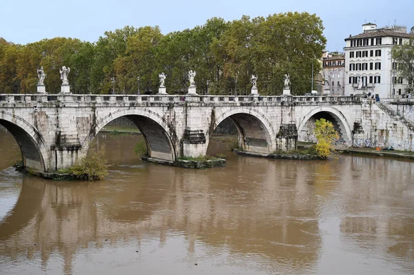 Sant Angelo Bridge Crossing Tiber River Rome — Stock Photo, Image