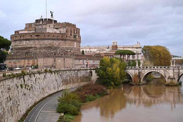 Γέφυρα Και Castel Sant Angelo Στη Ρώμη Τον Ποταμό Τίβερη — Φωτογραφία Αρχείου