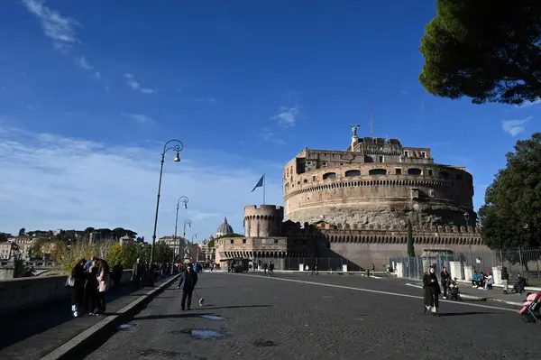 Castel Sant Angelo Στη Ρώμη Και Τουρίστες — Φωτογραφία Αρχείου