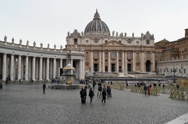 Aziz Peter Bazilikası ve Bernini Çeşmesi