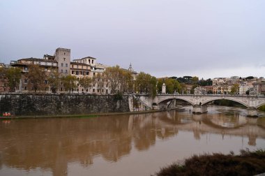 Vittorio Emanuele Roma 'daki Tiber Nehri' ni geçen 2. Köprü 
