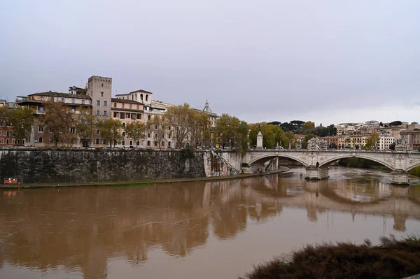 Vittorio Emanuele Roma Daki Tiber Nehri Geçen Köprü — Stok fotoğraf