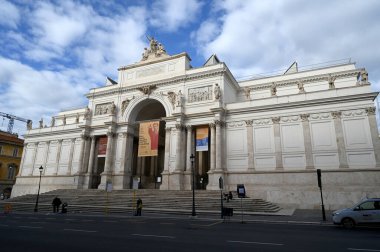 Ulusal Caddedeki Roma Sergi Merkezi.