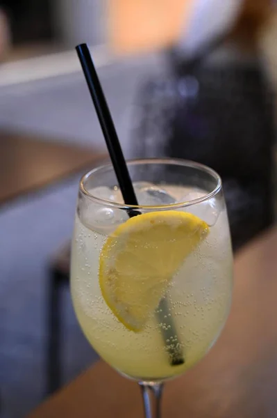Verre Spritz Limoncello Avec Une Tranche Citron Glaçons — Photo