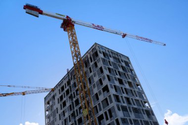 Brittany 'deki Vannes şehrinde bir binanın rehabilitasyonu için inşaat alanı