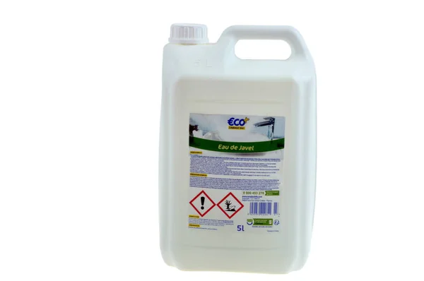 Eco Marke Fünf Liter Bleichmittelkanister Nahaufnahme Auf Weißem Hintergrund — Stockfoto