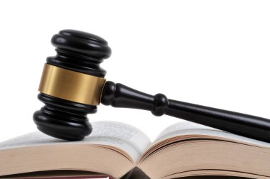 Yargıç Tokmak beyaz arkaplanı kapatıyor