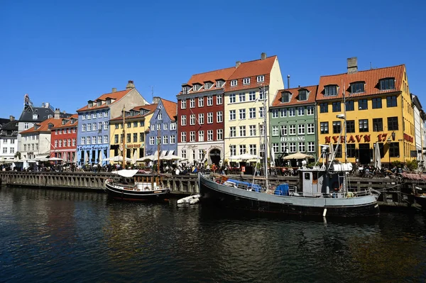 Nyhavn Kanal Med Sina Färgglada Hus Och Båtar — Stockfoto