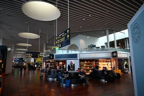 Vista Interior Aeroporto Copenhaga Com Suas Lojas Viajantes Espera — Fotografia de Stock