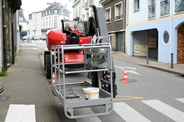 Manitou şirketinin Vannes caddesindeki hidrolik platformu. 