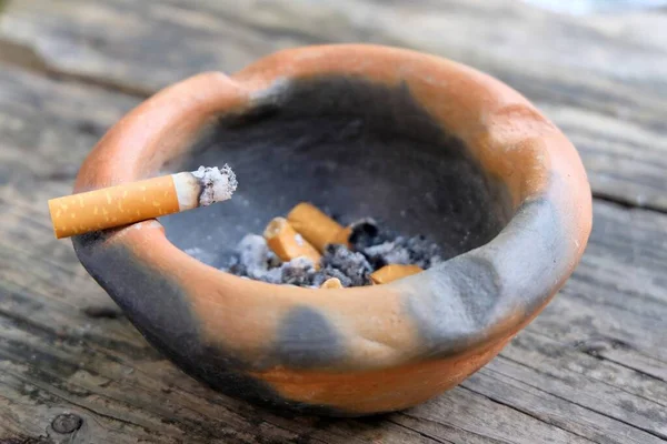 Cigarette Butt Extinguished Rim Ashtray Close — 스톡 사진