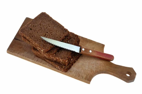 Скандинавський Хліб Розрізаний Шматки Дошці Різання Ножем Білому Фоні — стокове фото