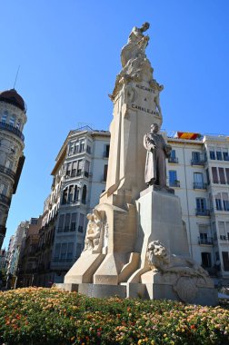 Alicante şehrinde Vicente Banuls tarafından yapılan Jose Canalejas heykeli