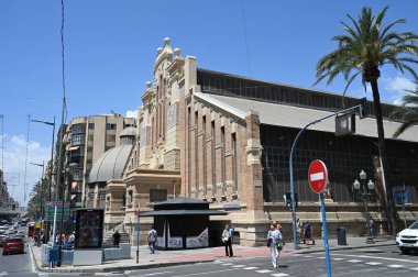 Alicante merkez pazarı Alfonso el Sabio caddesinde görüldü.