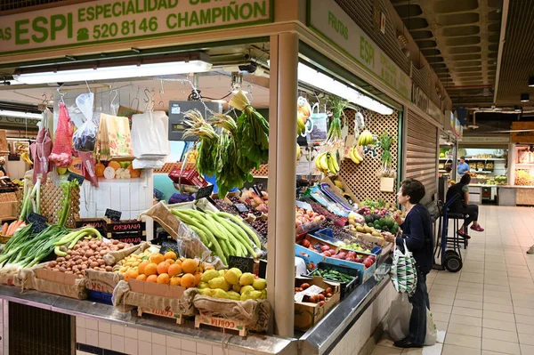 stock image Shops and customer in the central market of Alicante