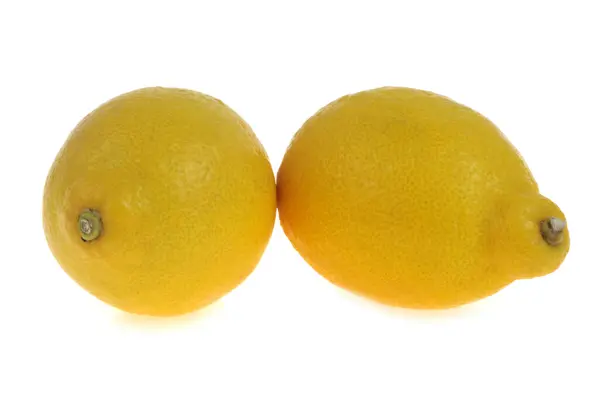 Целые Желтые Лимоны Закрываются Белом Фоне — стоковое фото