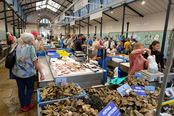 Vannes의 물고기 시장의 인테리어 — 스톡 사진