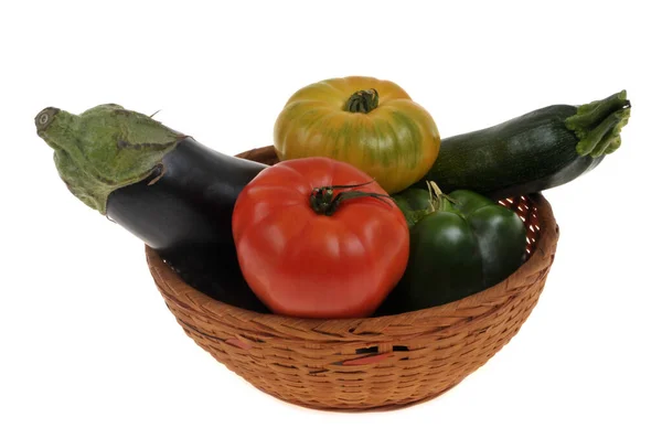 Плетеная Корзина Разнообразными Овощами Крупным Планом Белом Фоне — стоковое фото