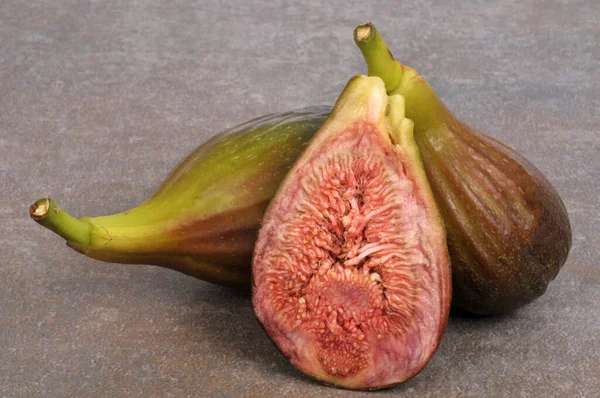 Half Fresh Fig Whole Figs Close Gray Background — Stock Photo, Image