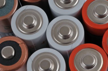 LR6 bataryalarının üst görünümü arkaplanda kapanır