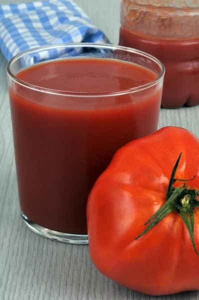 Copo Suco Tomate Com Close Tomate — Fotografia de Stock