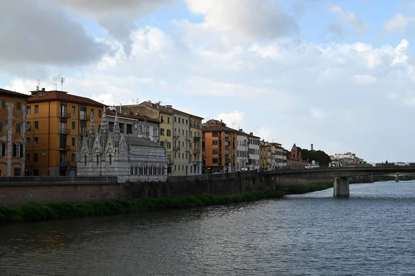 Bank Arno Staden Pisa Med Kyrkan Saint Mary Spina — Stockfoto