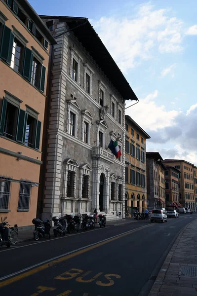 Pałac Lanfreducci Nabrzeżu Lungarno Pacinotti Mieście Piza Toskanii — Zdjęcie stockowe