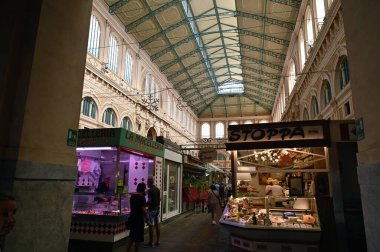 Tuscany 'deki Livorno merkez pazarının iç görünümü