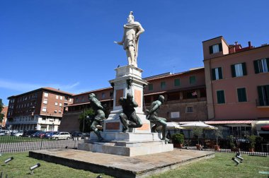Giovanni Bandini ve Pietro Tacca tarafından 1623 ve 1626 yılları arasında Livorno şehrinde yapılan Dört Mağribi Anıtı. 