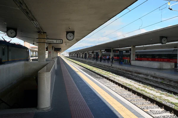 Piattaforme Della Stazione Ferroviaria Firenze Toscana Con Orologi — Foto Stock