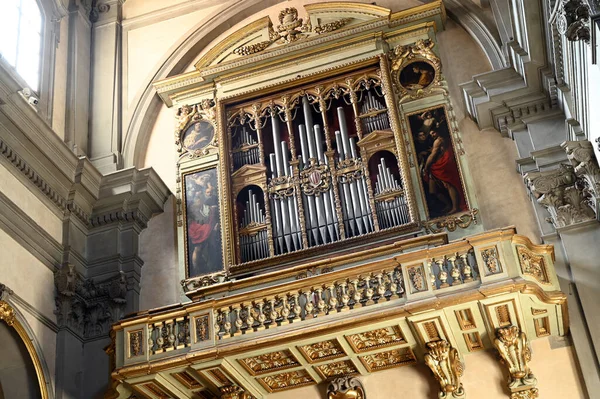 Floransa şehrindeki Santa Maria Assunta de la Badia Fiorentina Kilisesi Organı
