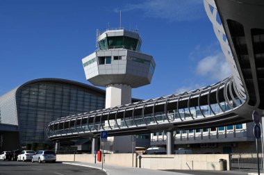 Kontrol kulesiyle Dubrovnik Havaalanı